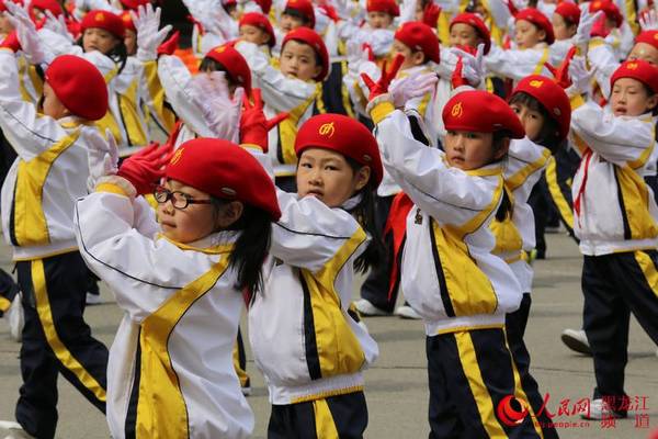 请问现在转学到成都市新都区香城小学一年级可