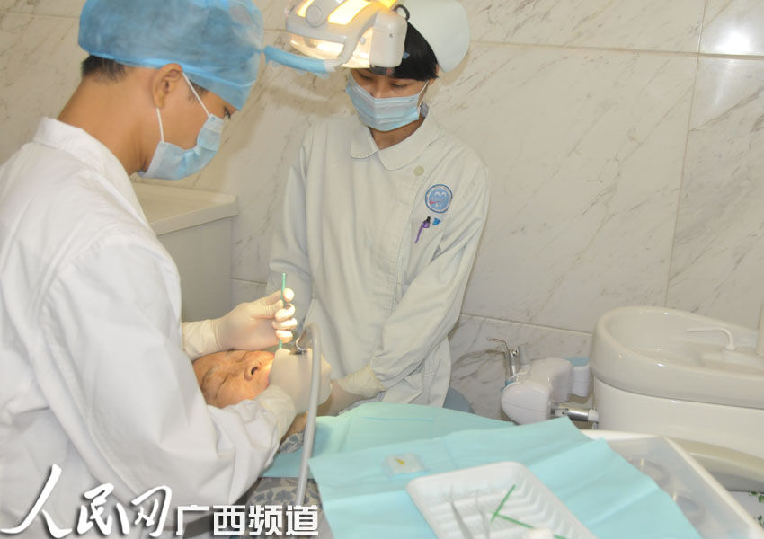 广西南宁有哪个大学有口腔学专业,以后想当牙