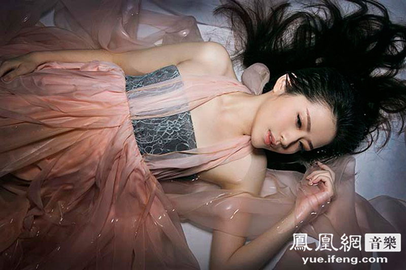 香香“湿身”照图片
