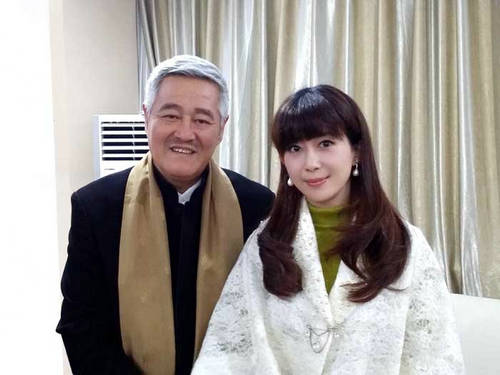 孟庭苇坐镇《星光大道》评委 与赵本山擦火花|赵本山|孟庭苇_凤凰音乐