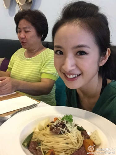 娱乐 今日清晨,林依晨在微博透露来到弟弟的餐厅用餐.