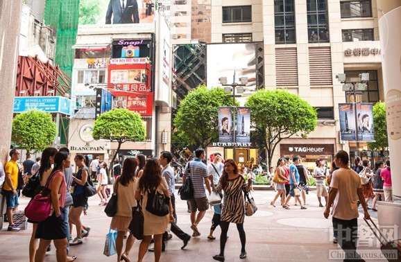 看奢侈品牌如何一步步撤离香港