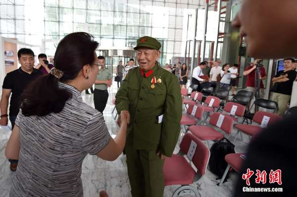 抗战胜利70周年电视剧开播仪式 老战士追忆战