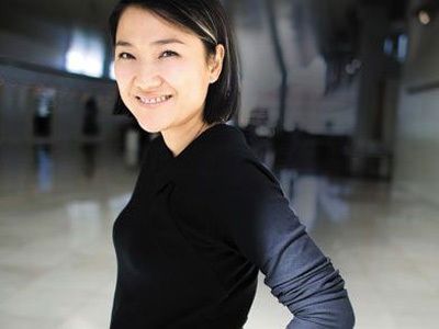 95年远赴美国留学,96年回国后加盟凤凰卫视,曾主持《凤凰早班车》
