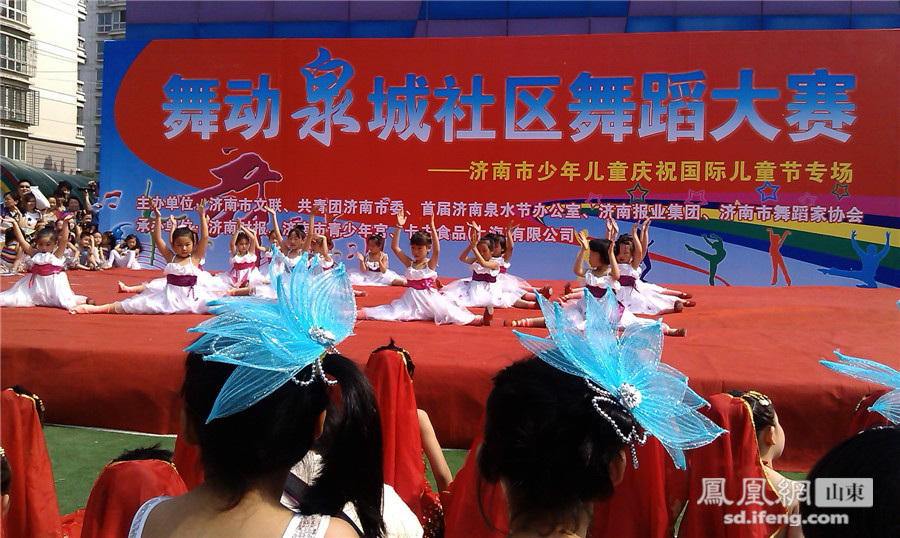 为配合即将在济南举行的第十届中国艺术节，由济南市舞蹈家协会主办的“舞动泉城社区舞蹈大赛”，自年初就进入了紧张的筹备工作。