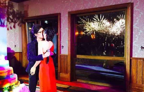 外媒报道汪峰求婚章子怡 无人机喧宾夺主