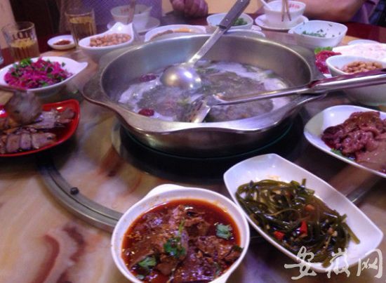 这家快餐店做的都是些很家常的菜~米粉肉不肥不腻,口感很好!