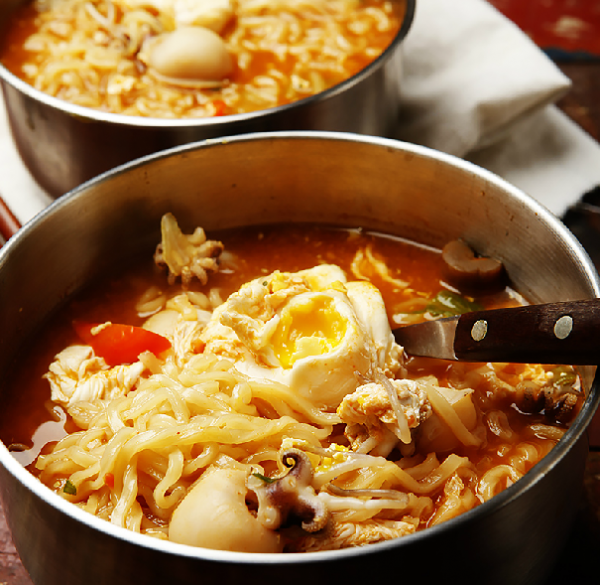 辛拉面加醋加芝士?韩国最不能错过的七碗泡面!