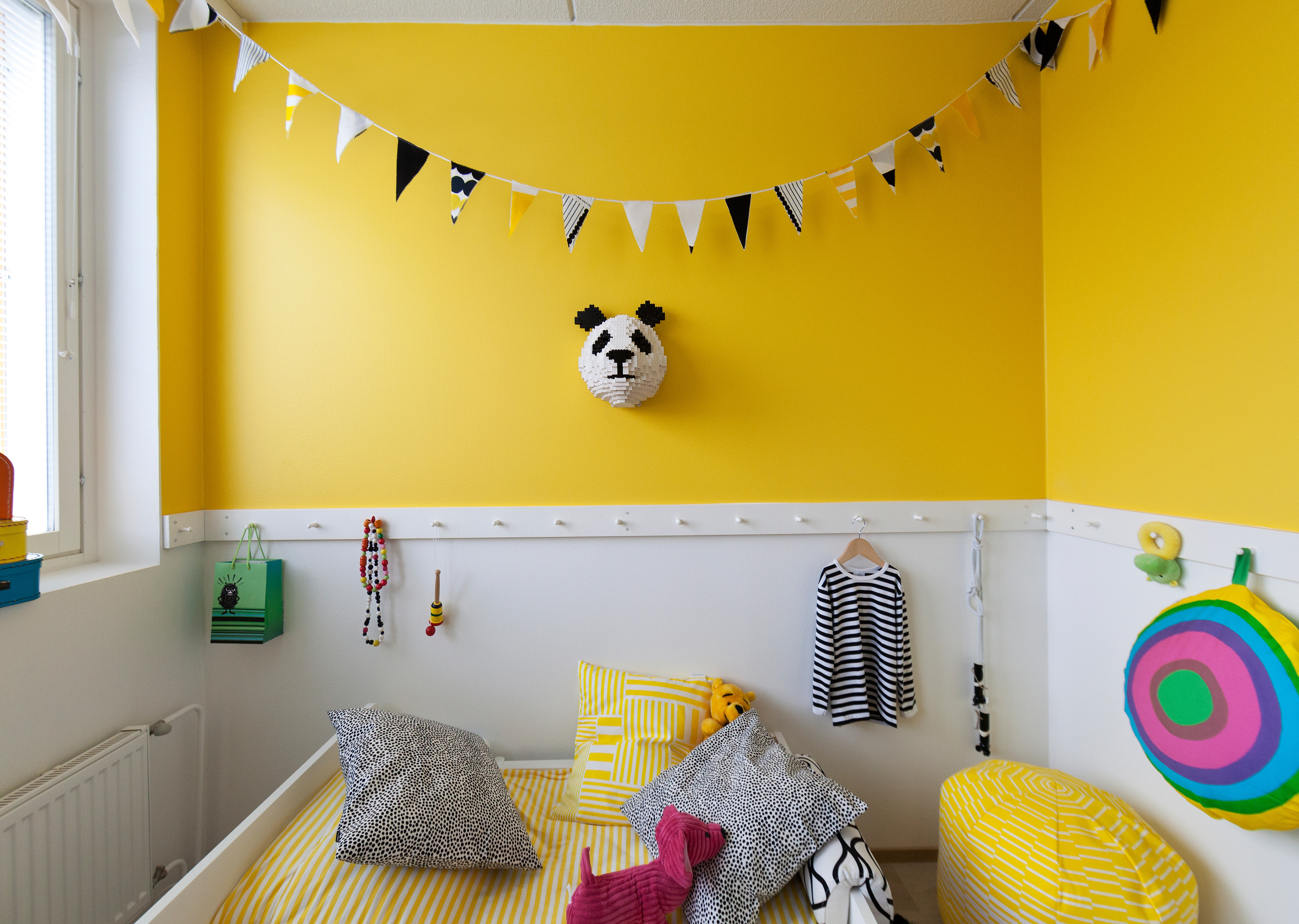 以黄色为主色调的墙面，为我们创造出全新的视觉体验。这种明目张胆的用色并不显夸张，反而多了几分俏皮，让人不禁产生愉快的遐想。（实习编辑：辛莉惠）