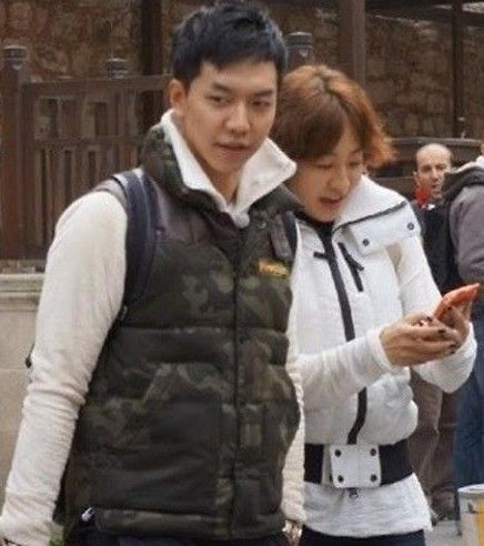 李胜基李美妍土耳其拍新戏 亲昵逛菜市场