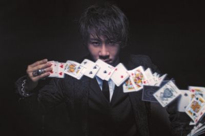 刘谦：亚洲第1位获大卫-巴格拉斯手国际魔术奖的人