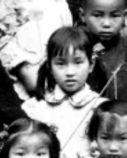 刘晓庆幼儿园合影曝光 从小能歌善舞(图)