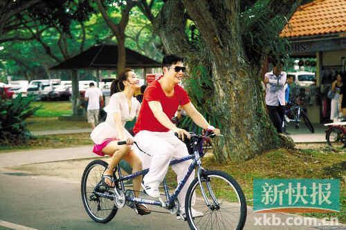 严屹宽杜若溪高调晒幸福 婚期推迟到今年3月