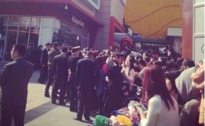 韩星李敏镐内地捞金引暴动 粉丝：幸好活着见到(图) 