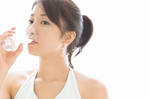 一天八杯水健康养颜 三种体质不宜过量饮水