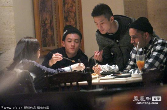 <em>陈冠希</em>与<em>女性</em>友人用餐热聊被拍(图)_娱乐频道
