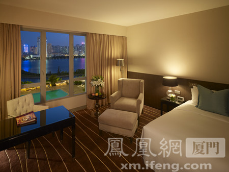 顾客还可在马哥孛罗咖啡厅,将军日本餐厅,莲苑中餐厅,大堂雅座享受八
