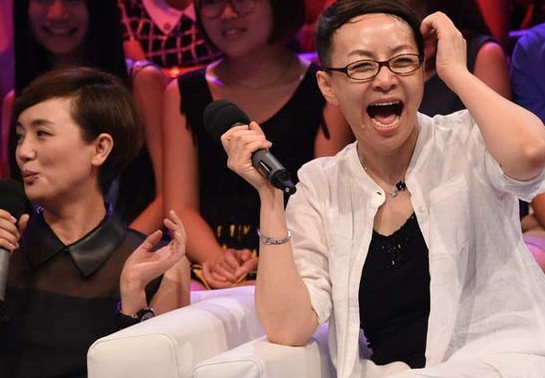 宋丹丹与朱媛媛大方"激吻":"办了港澳通行证还改剧本"