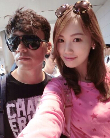 <em>王宝强</em>酷帅变型<em>男</em>一家游韩国 娇妻近照似刘涛