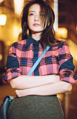 高圆圆纽约夜景街头照 着都市霓虹展露绚然之