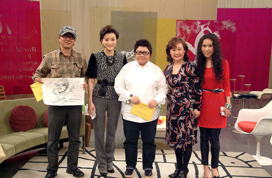 韩红做客《<em>天下女人</em>》 称自己是小孩内心很柔