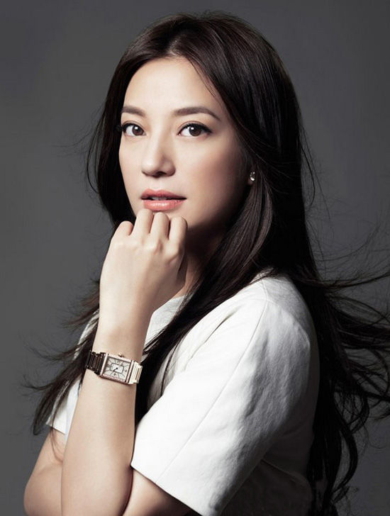 了3张最新的赵薇代言女士腕表的广告照,倾情演绎2013全新女性腕表作品