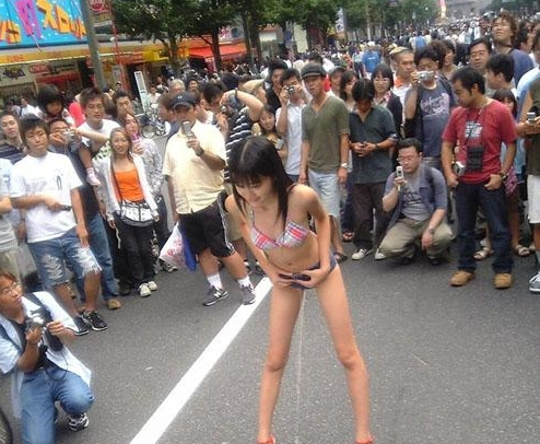 组图:盘点<em>女生</em>恶搞无底线!_教育频道_凤凰网