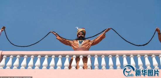 印度男子最长胡须 32年未曾修剪创吉尼斯纪录