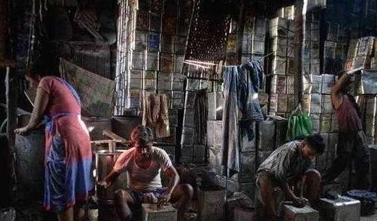 揭秘印度贫穷百姓的悲惨现实住所如人间地狱(