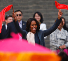 米歇尔西安扭秧歌踢毽子
