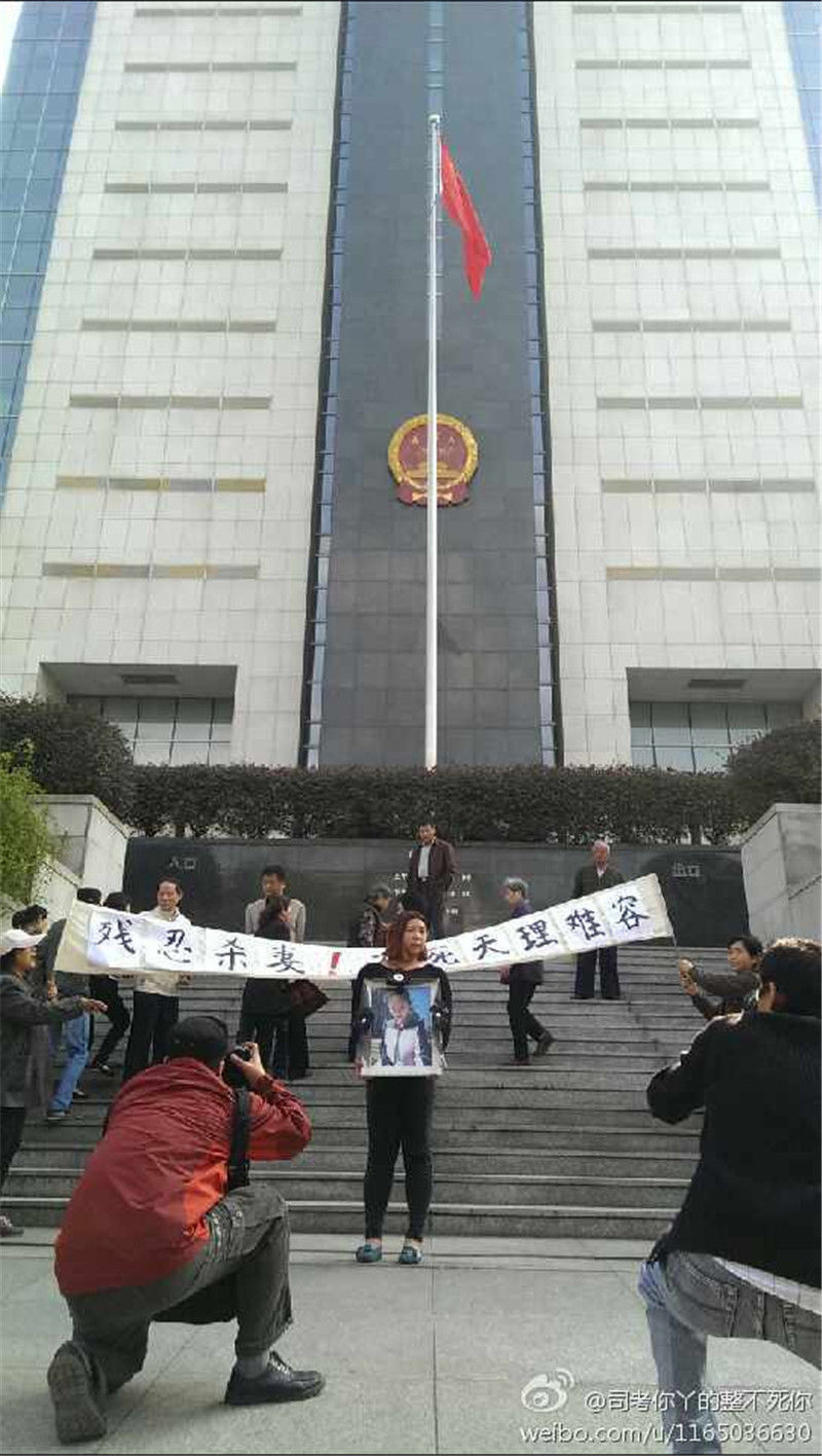 青岛渔民捞到龙尸_【2015】青岛渔民疑捞到龙尸渔民捞出乌木青