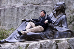 清明假期游客的不文明行为