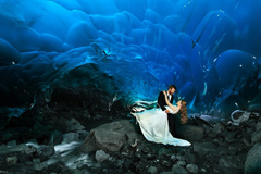 冰洞里的婚纱照