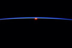 太空日出照
