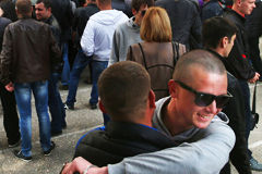 克里米亚原乌克兰士兵排队加入俄军