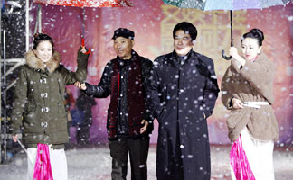 [高清]陈佩斯雪中走红毯 获礼仪小姐打伞跟随