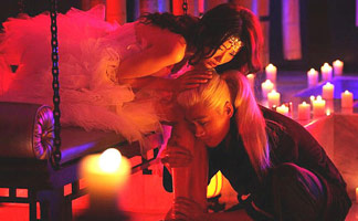 《富春山居图》剧照 佟大为帮林志玲浴足