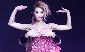 蔡依林助阵湖南卫视跨年晚会 与男伴热舞