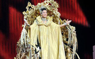 宋祖英北京跨年演唱会 连换数装大气磅礴