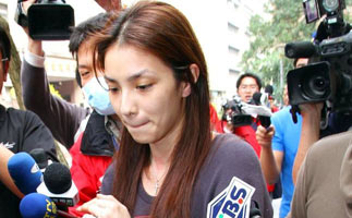 [高清]台艺人湘莹丫子涉嫌做伪证 检调传唤到案