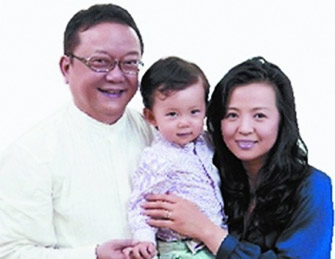 王刚第三任妻子与四岁儿子曝光