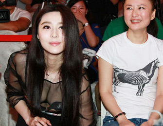 范冰冰着透视装宣传新片