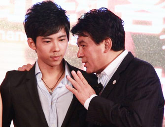 朱时茂携20岁儿子宣传新片