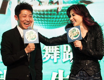 撒贝宁遭张柏芝“调戏”满面绯红