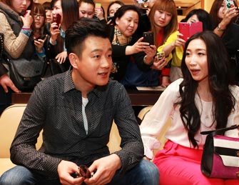 佟大为亮相引众女粉丝争相拍照