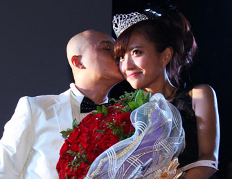 《致青春》包贝尔向女友求婚