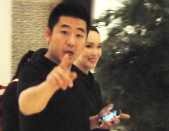 
范文芳与老公李铭顺现酒店被拍