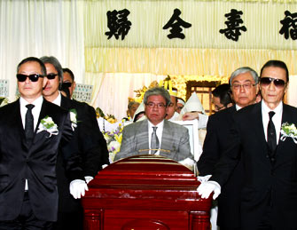 图说娱乐圈大佬的葬礼