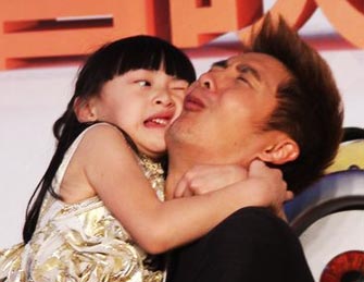 田亮父女搞怪助阵《神偷奶爸2》