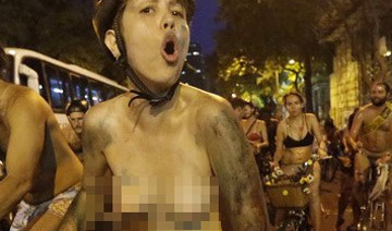 裸骑抗议世界杯